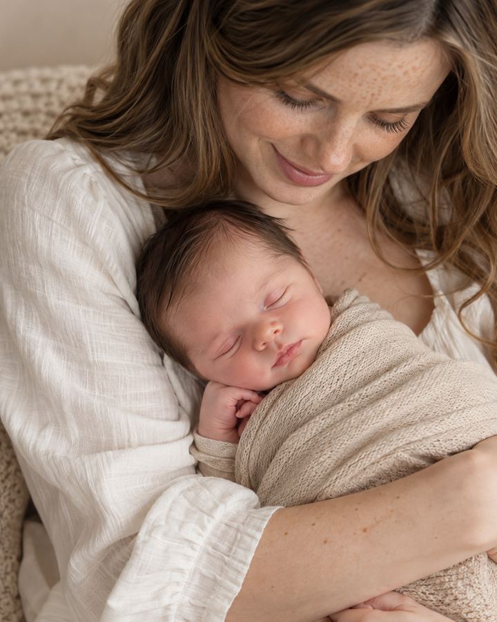 Newborn: in mothers arms